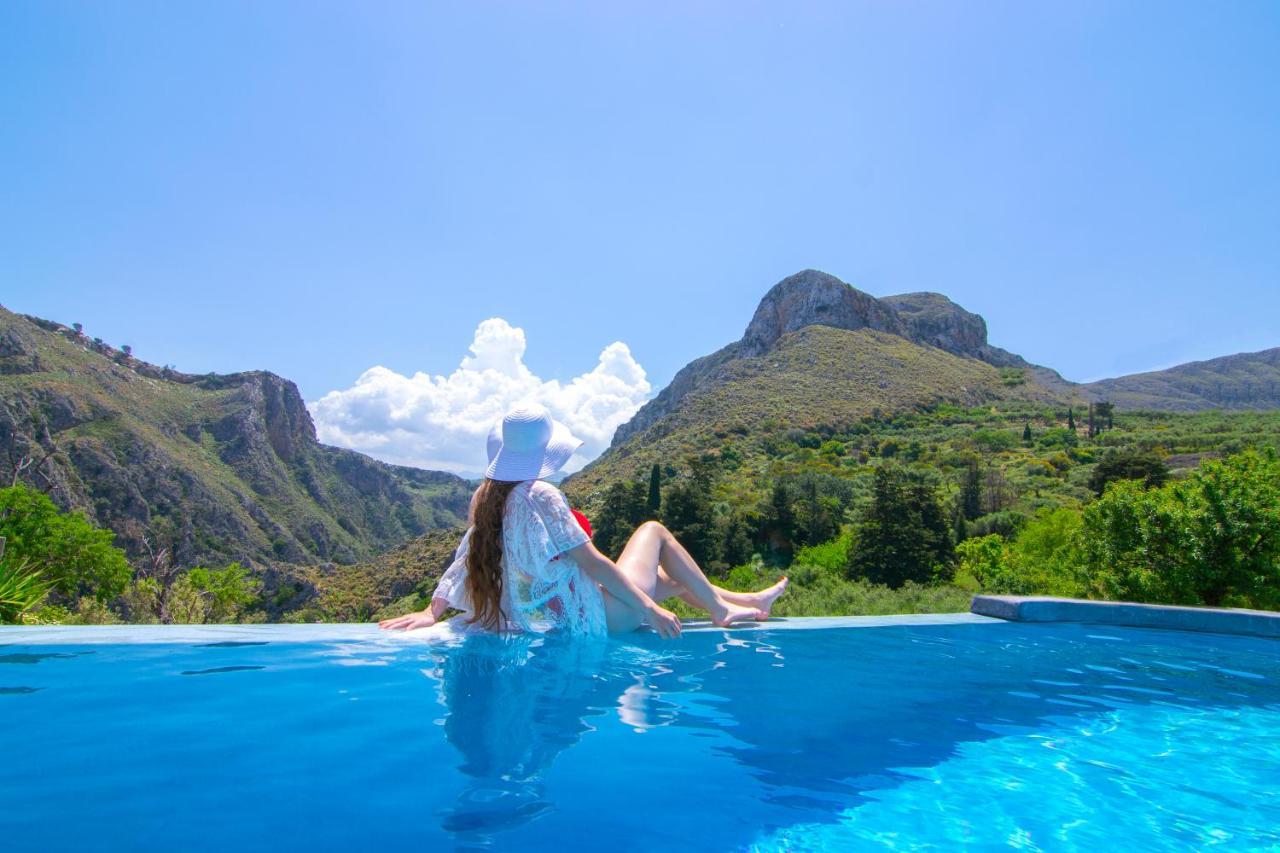 Heated Private Ozone Salt Pool, Jacuzzi, Cinema Inside & Outside, Ping Pong, Billiard, Ps5, Playground, Giant Chess, Giant Monopoly, Table Football, 3X Surround Sound - Villa Rokka Luxe Kíssamos Exterior foto