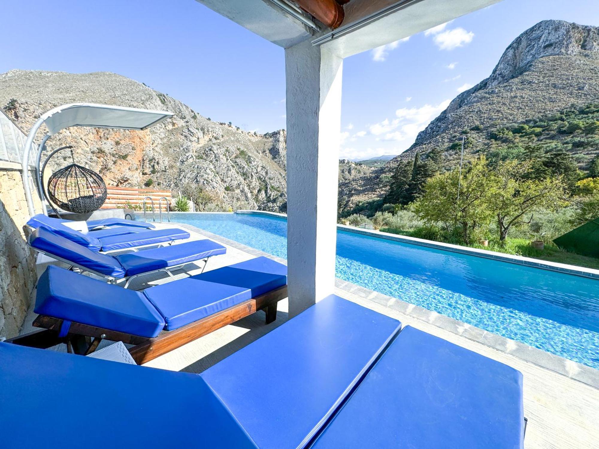 Heated Private Ozone Salt Pool, Jacuzzi, Cinema Inside & Outside, Ping Pong, Billiard, Ps5, Playground, Giant Chess, Giant Monopoly, Table Football, 3X Surround Sound - Villa Rokka Luxe Kíssamos Exterior foto