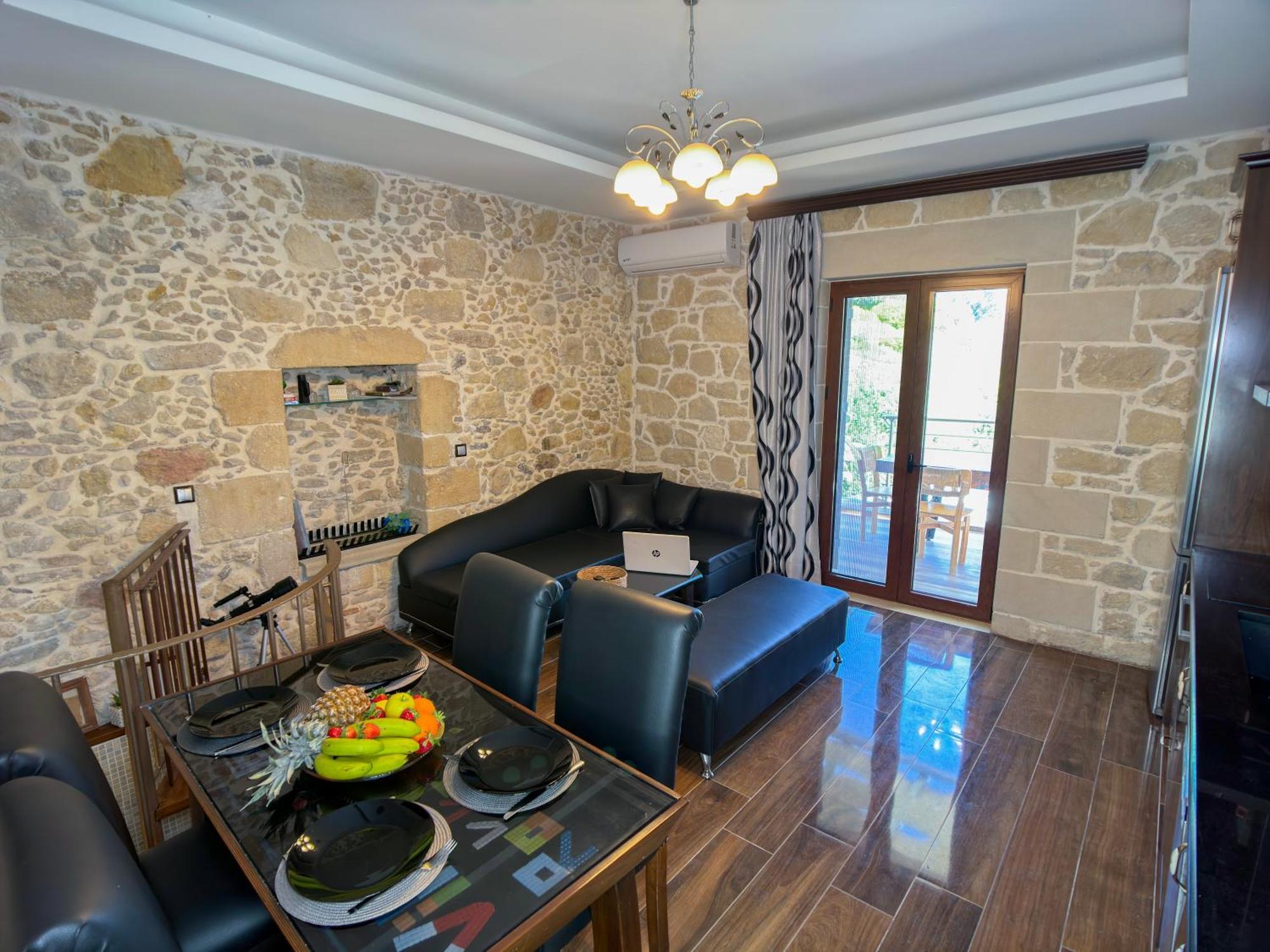 Heated Private Ozone Salt Pool, Jacuzzi, Cinema Inside & Outside, Ping Pong, Billiard, Ps5, Playground, Giant Chess, Giant Monopoly, Table Football, 3X Surround Sound - Villa Rokka Luxe Kíssamos Exterior foto