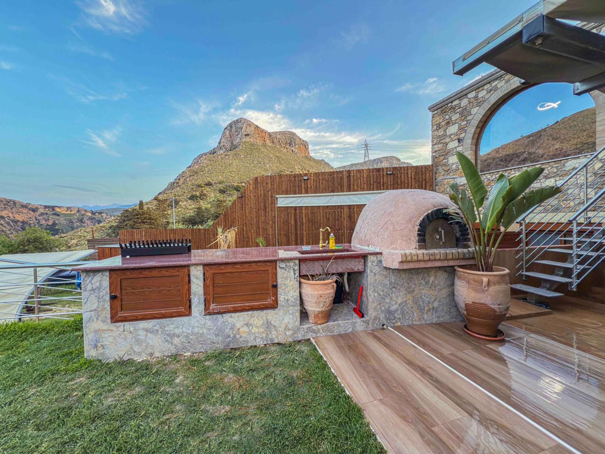 Heated Private Ozone Salt Pool, Jacuzzi, Cinema Inside & Outside, Ping Pong, Billiard, Ps5, Playground, Giant Chess, Giant Monopoly, Table Football, 3X Surround Sound - Villa Rokka Luxe Kíssamos Exterior foto